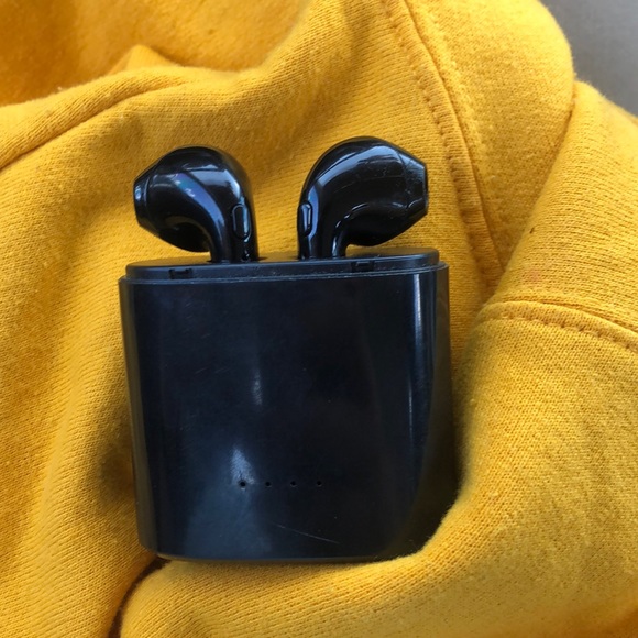 Wireless Ear Phones!!! - Picture 3 of 4